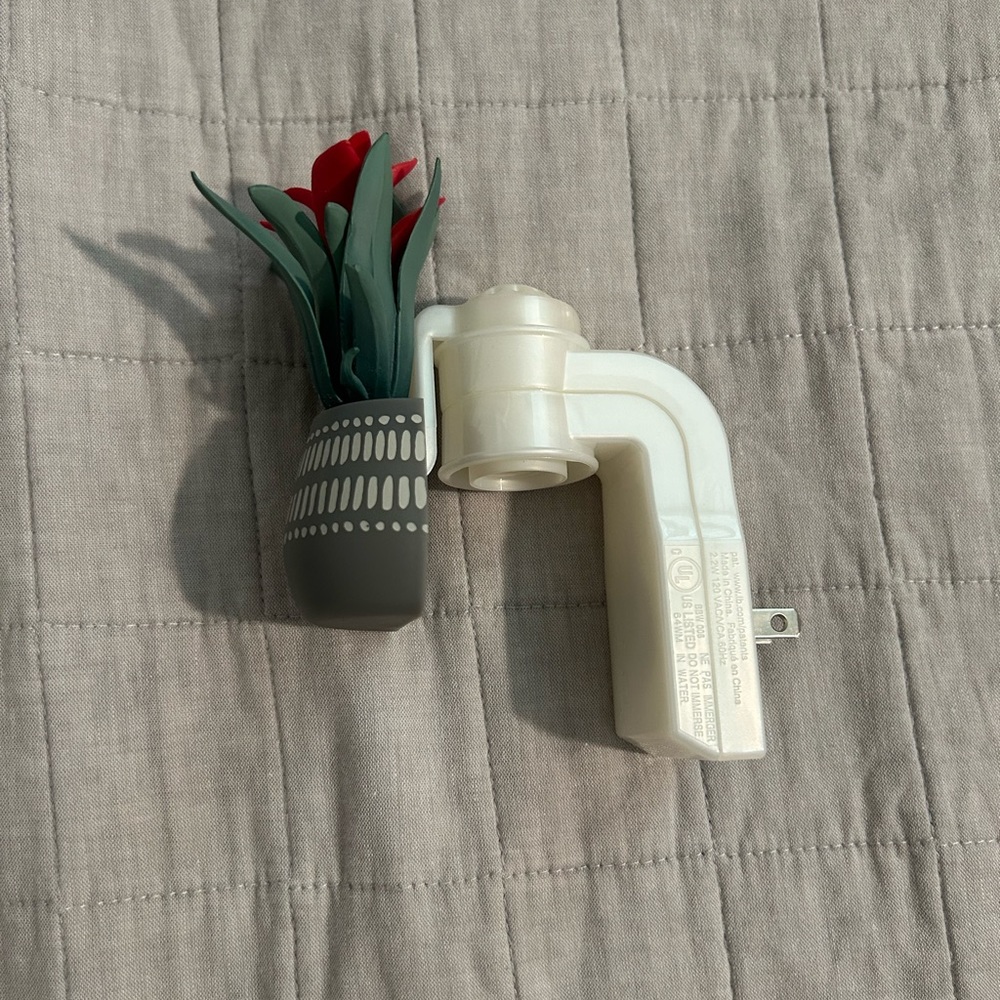 Bath and body works wallflower plug